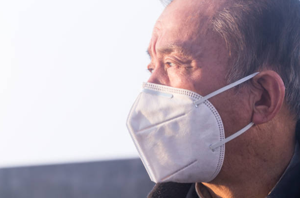 Bảo vệ người cao tuổi trước không khí ô nhiễm như thế nào?