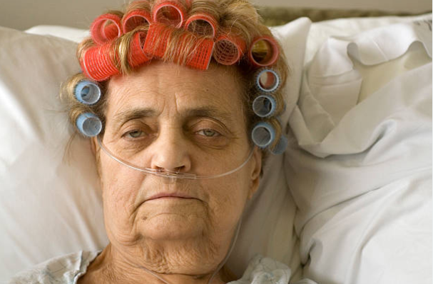 Ở giai đoạn nặng, người bệnh không thể tự thở mà cần sự hỗ trợ của liệu pháp oxy