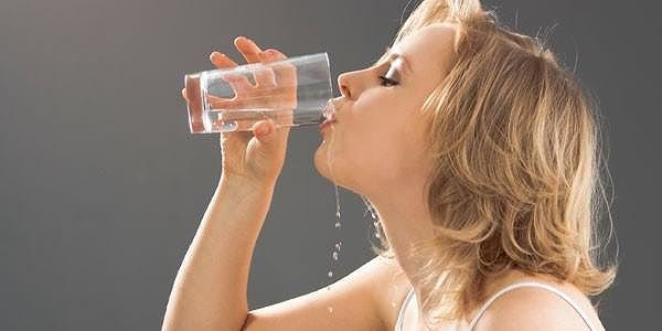 Thường xuyên khát nước là dấu hiệu của bệnh tiểu đường