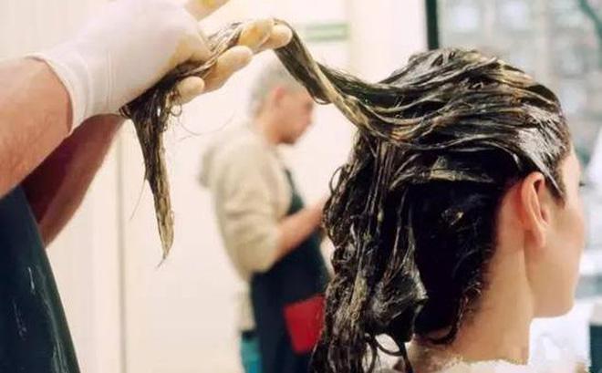 Thuốc nhuộm tóc làm tăng nguy cơ ung thư, gây độc gan, thận
