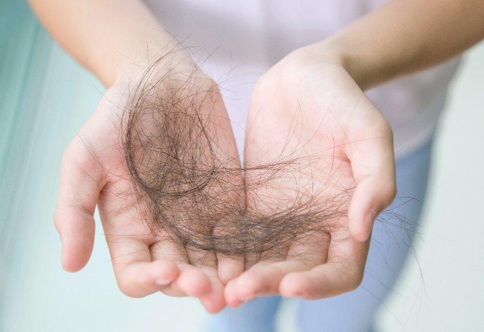 Rụng tóc bình thường hay bất thường? Làm sao để khắc phục tình trạng này?