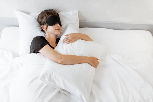 Ngủ đủ giấc vừa tốt cho sức khỏe, vừa giảm nguy cơ tóc bạc sớm và rụng nhiều