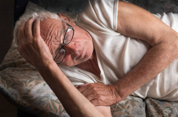 Người già thiếu hụt hormon tăng trưởng GH gây mất ngủ