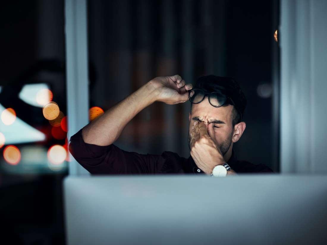 Làm sao để khắc phục tình trạng mất ngủ do áp lực từ công việc?