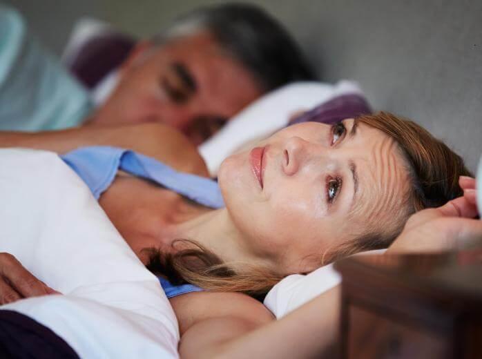 Mất ngủ tuổi trung niên gây ra những hậu quả gì? Làm thế nào để ngủ ngon trở lại?