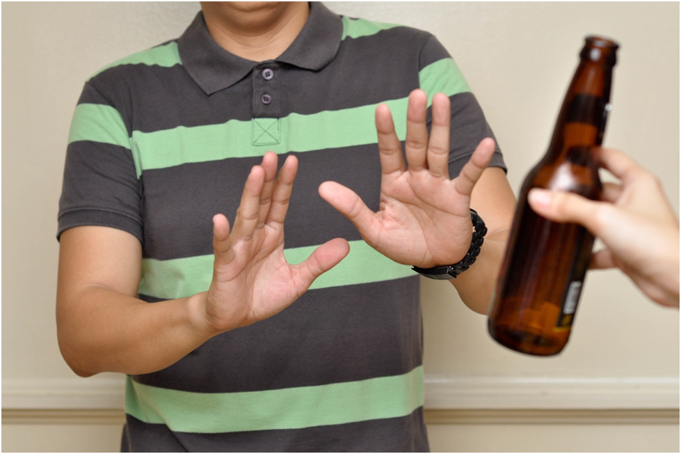 Người cao tuổi cần tránh xa rượu bia, các chất kích thích vào buổi chiều và tối