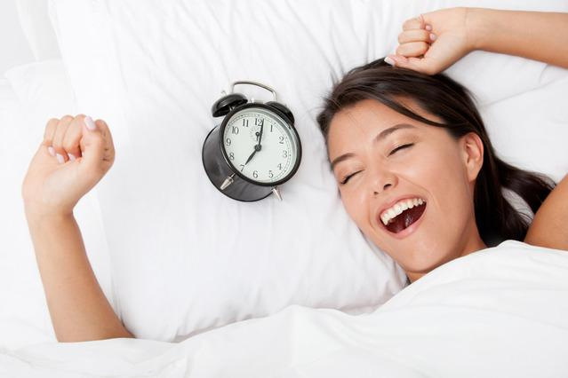 Bạn nên tạo thói quen đi ngủ đúng giờ, đủ giấc
