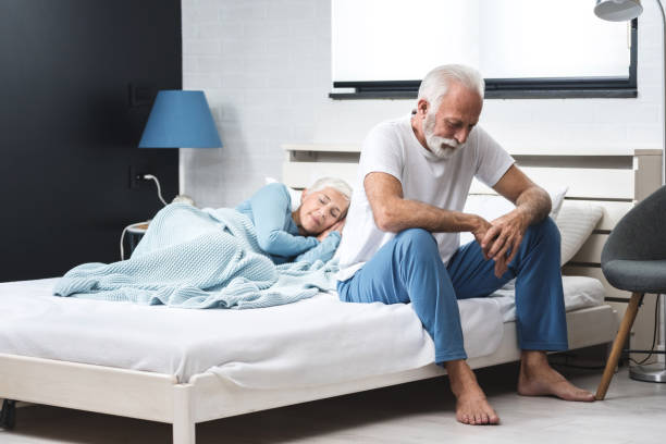 Biện pháp nào khắc phục bệnh mất ngủ ở người cao tuổi?