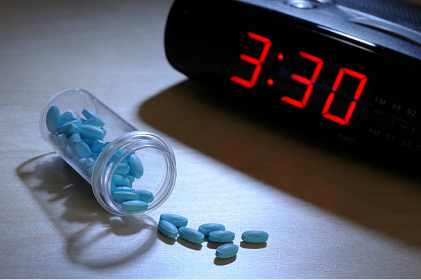 Thuốc ngủ cần được kê đơn bởi bác sĩ chuyên khoa, không được tự ý sử dụng