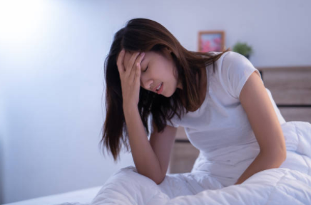 Thuốc ngủ tây y gây ngủ ép, làm người bệnh đau nặng đầu khi thức dậy