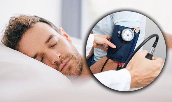 Bị mất ngủ và cao huyết áp - Người bệnh phải làm sao?