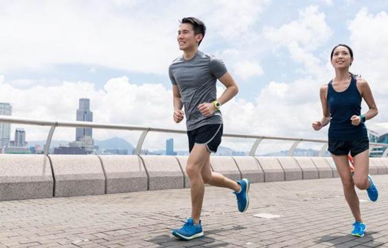Người bị giãn tĩnh mạch chân có chạy bộ được không?