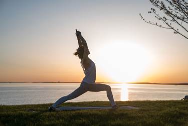 Suy giãn tĩnh mạch có nên tập yoga không?