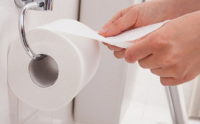 Chỉ dùng giấy vệ sinh sẽ dễ gây ngứa hậu môn
