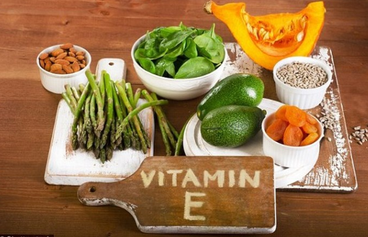 Thực phẩm giàu vitamin E tốt cho bệnh nhân giãn tĩnh mạch chân