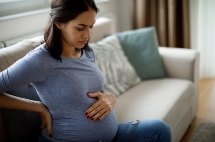 Phụ nữ mang thai ngồi nhiều là nguyên nhân gây bệnh trĩ sau sinh