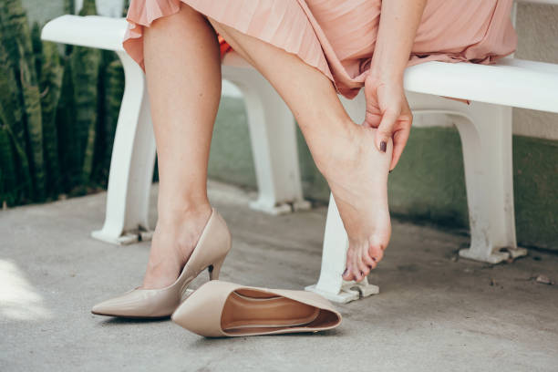 Hạn chế mang giày cao gót giúp giảm nguy cơ mắc suy giãn tĩnh mạch
