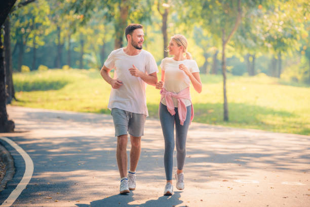 Đi bộ mỗi ngày giúp cải thiện bệnh suy giãn tĩnh mạch chân