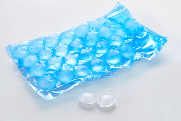 Áp đá lạnh vào hậu môn sẽ giúp bạn dịu đi cơn đau trĩ