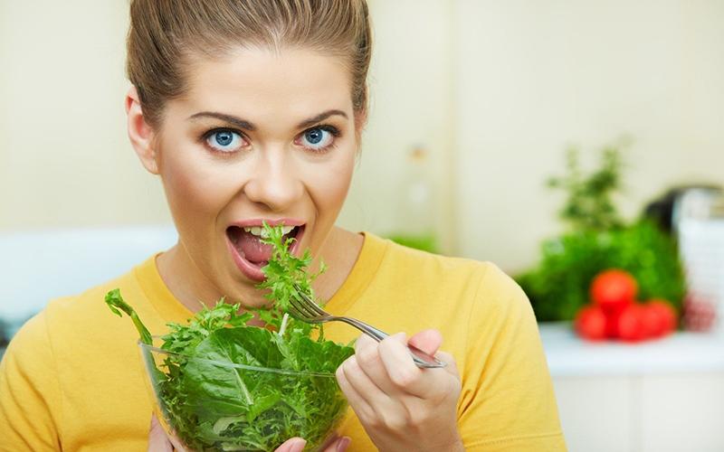  Người bệnh trĩ cần tăng cường bổ sung rau xanh trong chế độ ăn uống hàng ngày 