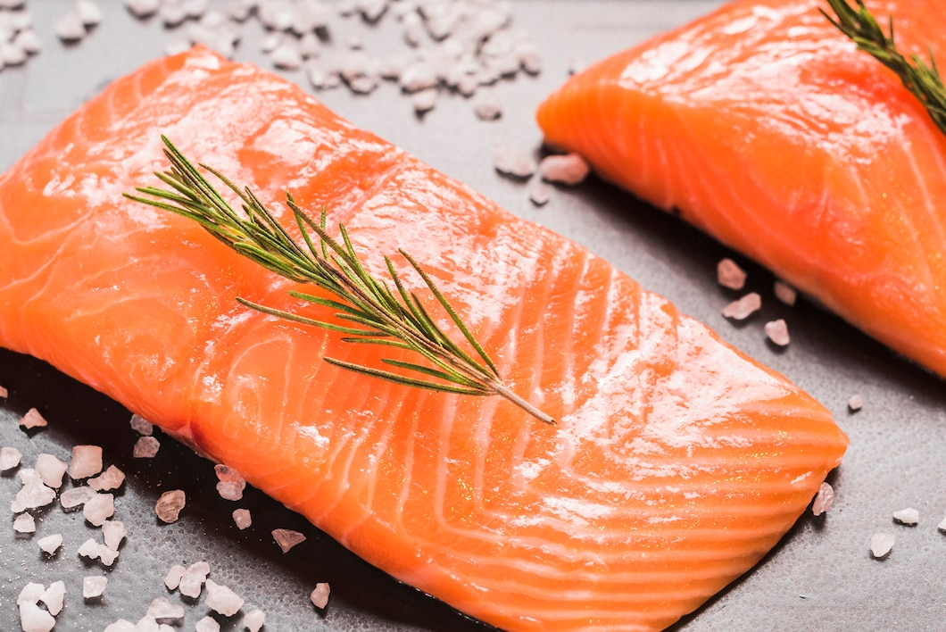 Cá hồi - thực phẩm giàu omega-3 tốt cho suy giãn tĩnh mạch